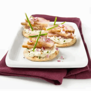 Canapés d'esturgeon fumé