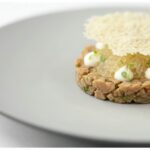 Tartare d'esturgeon fumé, perles yuzu